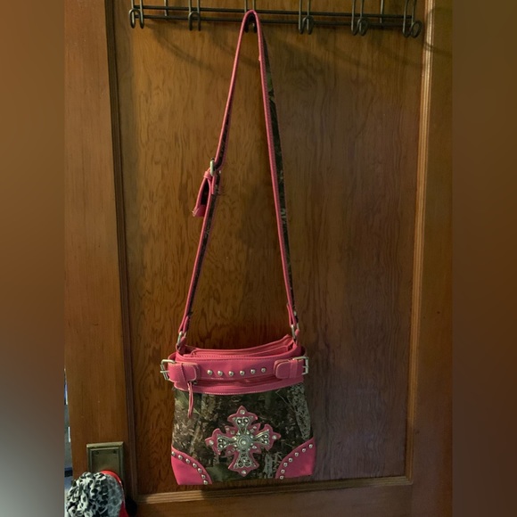 Pink camo Purse - Picture 1 of 4